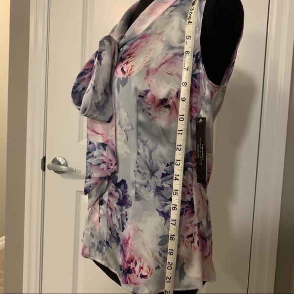 NWT Floral Printed Sleeveless Blouse - Picture 8 of 10